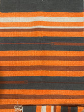 Kép betöltése a galériamegjelenítőbe: Terra , barna,narancs színű csíkos indiai pamut szőnyeg