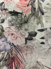 Kép betöltése a galériamegjelenítőbe: Rózsa mintás, csipke szegésű, pamutvászon asztalterítő