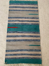 Kép betöltése a galériamegjelenítőbe: Tűrkiz,szűrke zöld színű csíkos indiai pamut szőnyeg