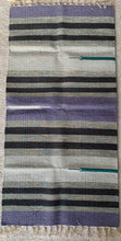Kép betöltése a galériamegjelenítőbe: Szűrke ,sötét szűrke,bézs színű csíkos indiai pamut szőnyeg