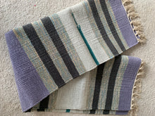 Kép betöltése a galériamegjelenítőbe: Szűrke ,sötét szűrke,bézs színű csíkos indiai pamut szőnyeg