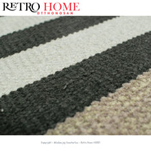 Kép betöltése a galériamegjelenítőbe: Bézs, fekete és fehér mintás indiai pamut padlószőnyeg - RetroHome.shop