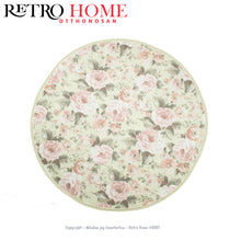 Kép betöltése a galériamegjelenítőbe: Rózsa mintás, csipke szegett, pamutvászon asztalterítő - RetroHome.shop