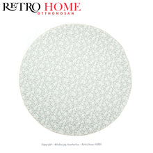 Kép betöltése a galériamegjelenítőbe: Elegáns fehér rózsa mintás, csipke szegett, pamutvászon asztalterítő - RetroHome.shop