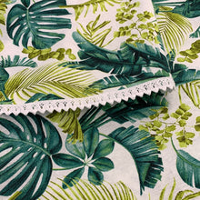 Kép betöltése a galériamegjelenítőbe: Zöld egyszinū,csipkès klasszikus pamutvászon asztalterítő