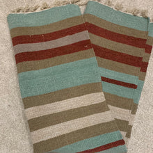 Kép betöltése a galériamegjelenítőbe: Világos turkíz, narancs és bézs színű csíkos indiai pamut szőnyeg