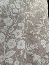 Kép betöltése a galériamegjelenítőbe: Rózsa mintás csipkés Vintage pamutvászon asztalterítő