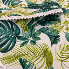 Kép betöltése a galériamegjelenítőbe: Zöld egyszinū,csipkès klasszikus pamutvászon asztalterítő