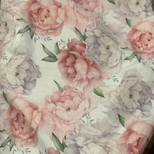 Kép betöltése a galériamegjelenítőbe: Rózsa mintás, csipke szegésű, pamutvászon asztalterítő