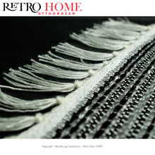Kép betöltése a galériamegjelenítőbe: Ezüst, arany és fehér mintás műanyag (PVC) padló szőnyeg - RetroHome.shop
