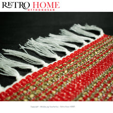Kép betöltése a galériamegjelenítőbe: Piros, fehér és arany mintás műanyag (PVC) padló szőnyeg - RetroHome.shop
