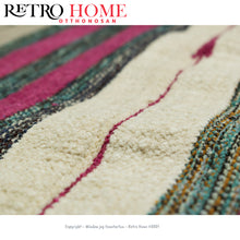 Kép betöltése a galériamegjelenítőbe: Rózsaszín, fekete és fehér színű mintás indiai pamut nőies szőnyeg - RetroHome.shop

