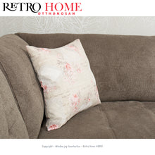 Kép betöltése a galériamegjelenítőbe: Rózsa virág és írott mintás, cipzáros, vintage stílusú díszpárna több méretben - RetroHome.shop
